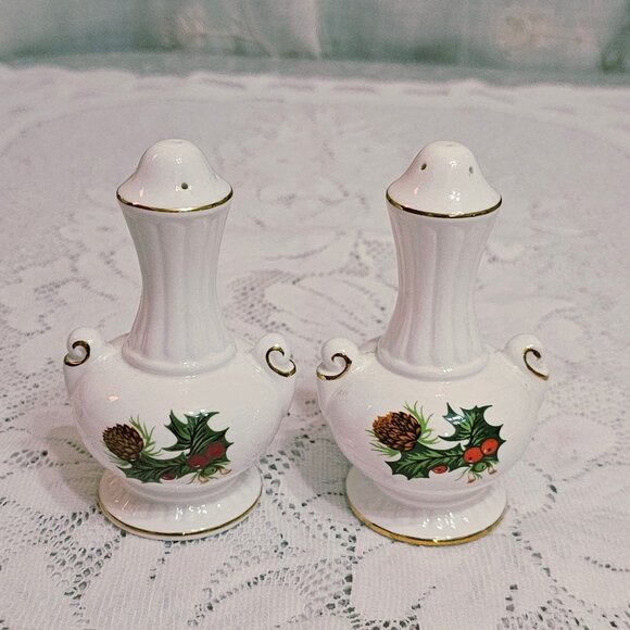 Rosina Queens Yuletide Salt Pepper Shakers 4" set scalloped Christmas holly gold - Picture 6 of 6
